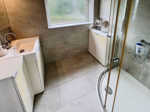Shower room- click for photo gallery